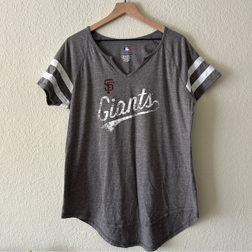 🌷 SF Giants V-Neck Tee – Size 1X